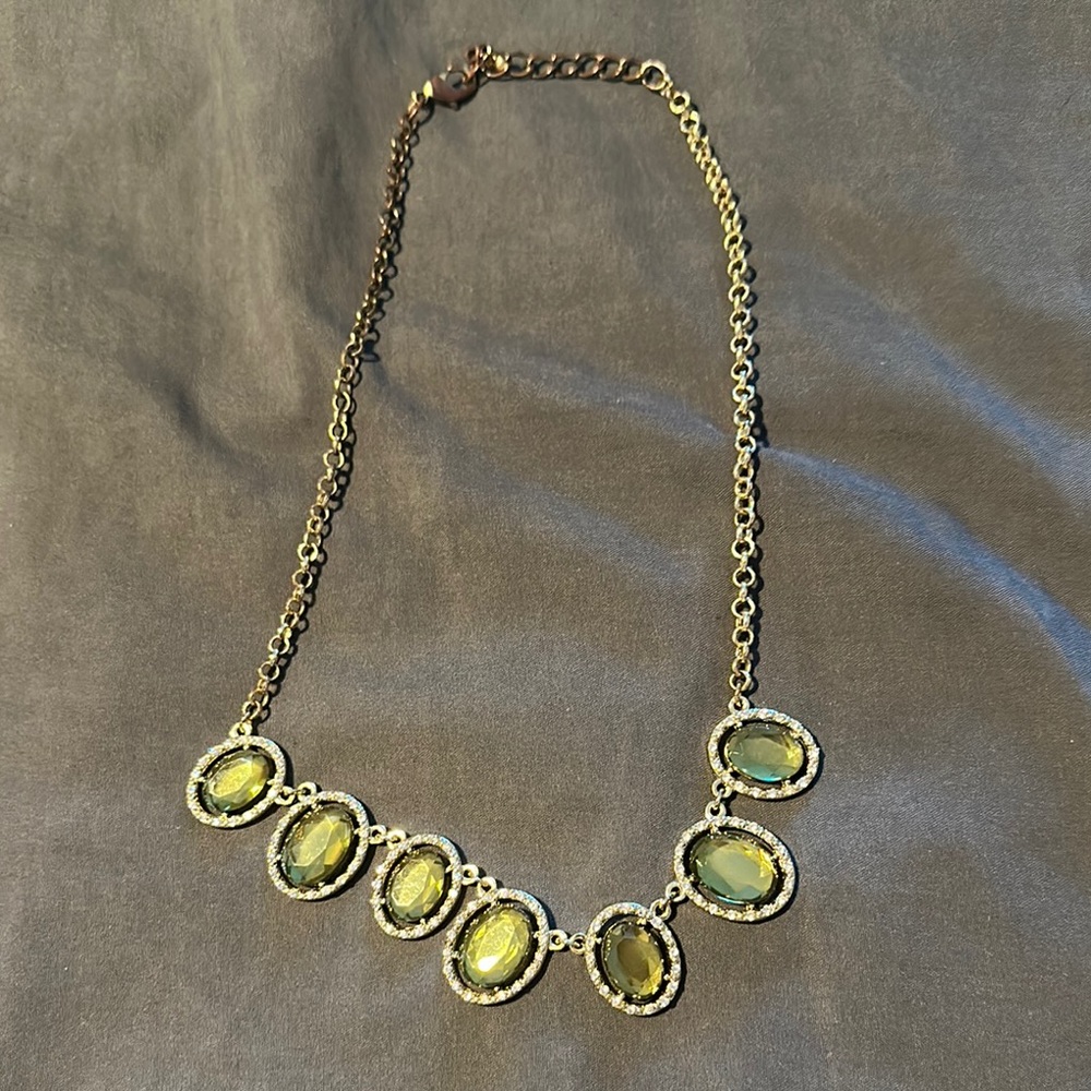💜5 for $25 Elegant Gold and Green Necklace